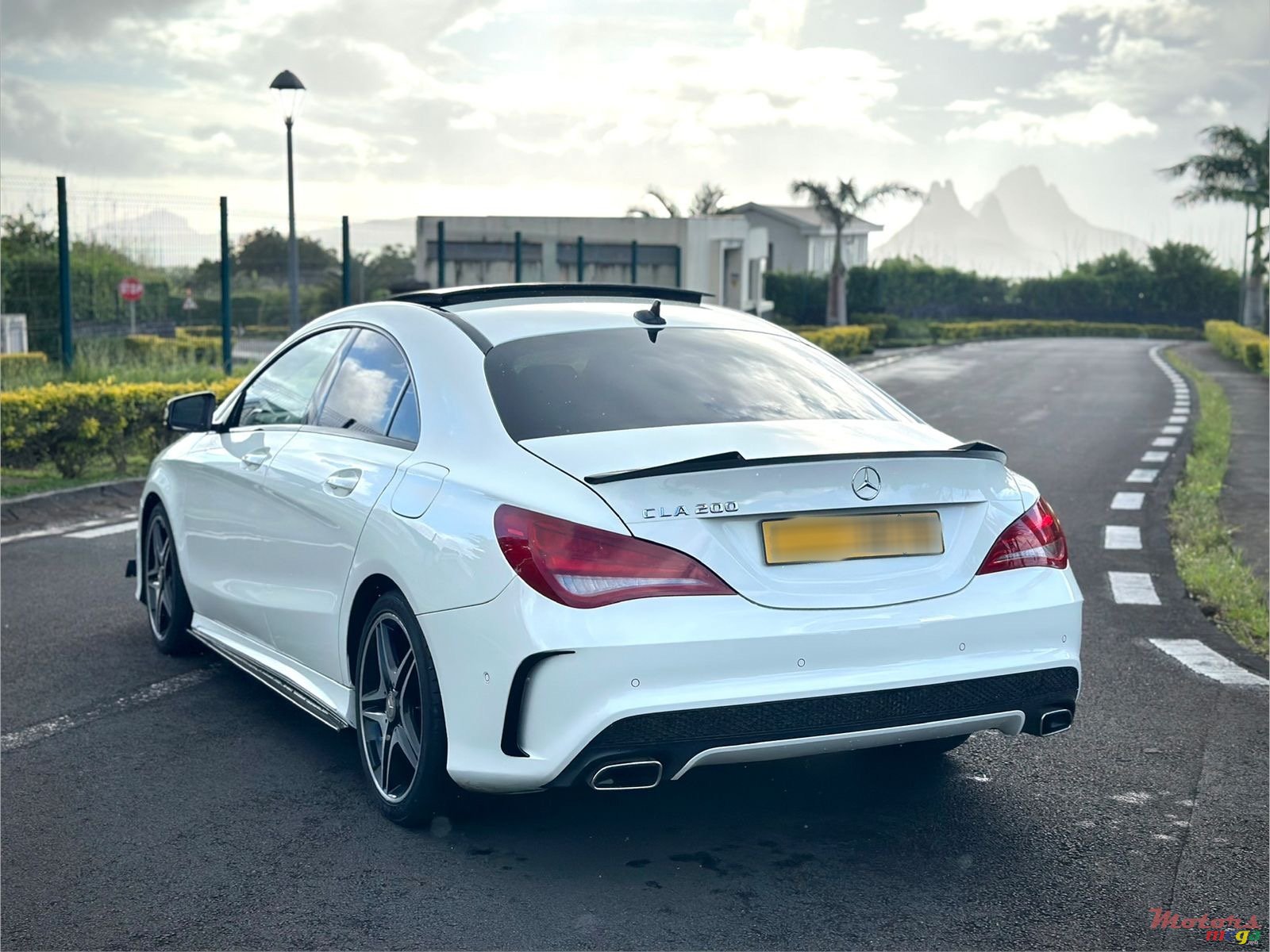 2015' Mercedes-Benz CLA200 photo #3