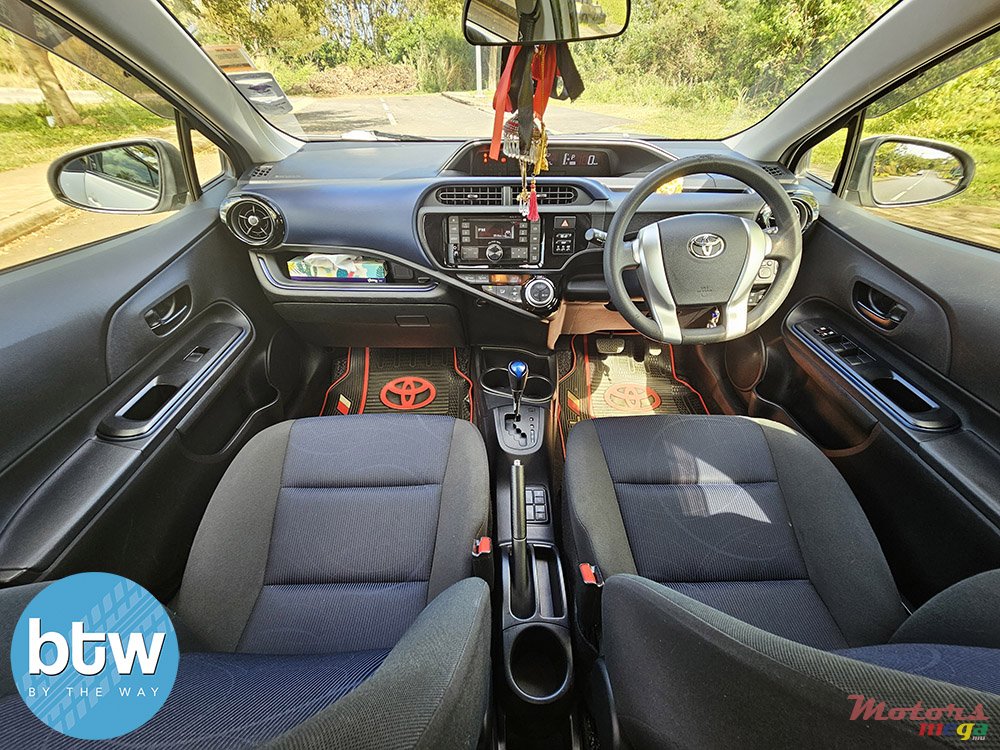 2016' Toyota Aqua photo #7