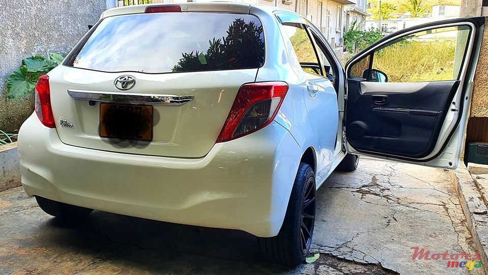 2012' Toyota Vitz photo #3