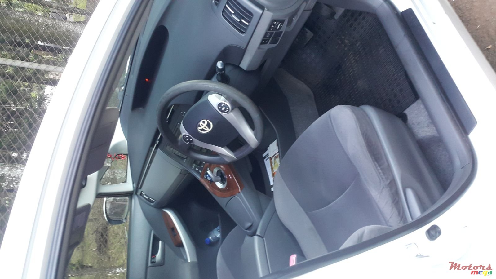 2011' Toyota Prius photo #4