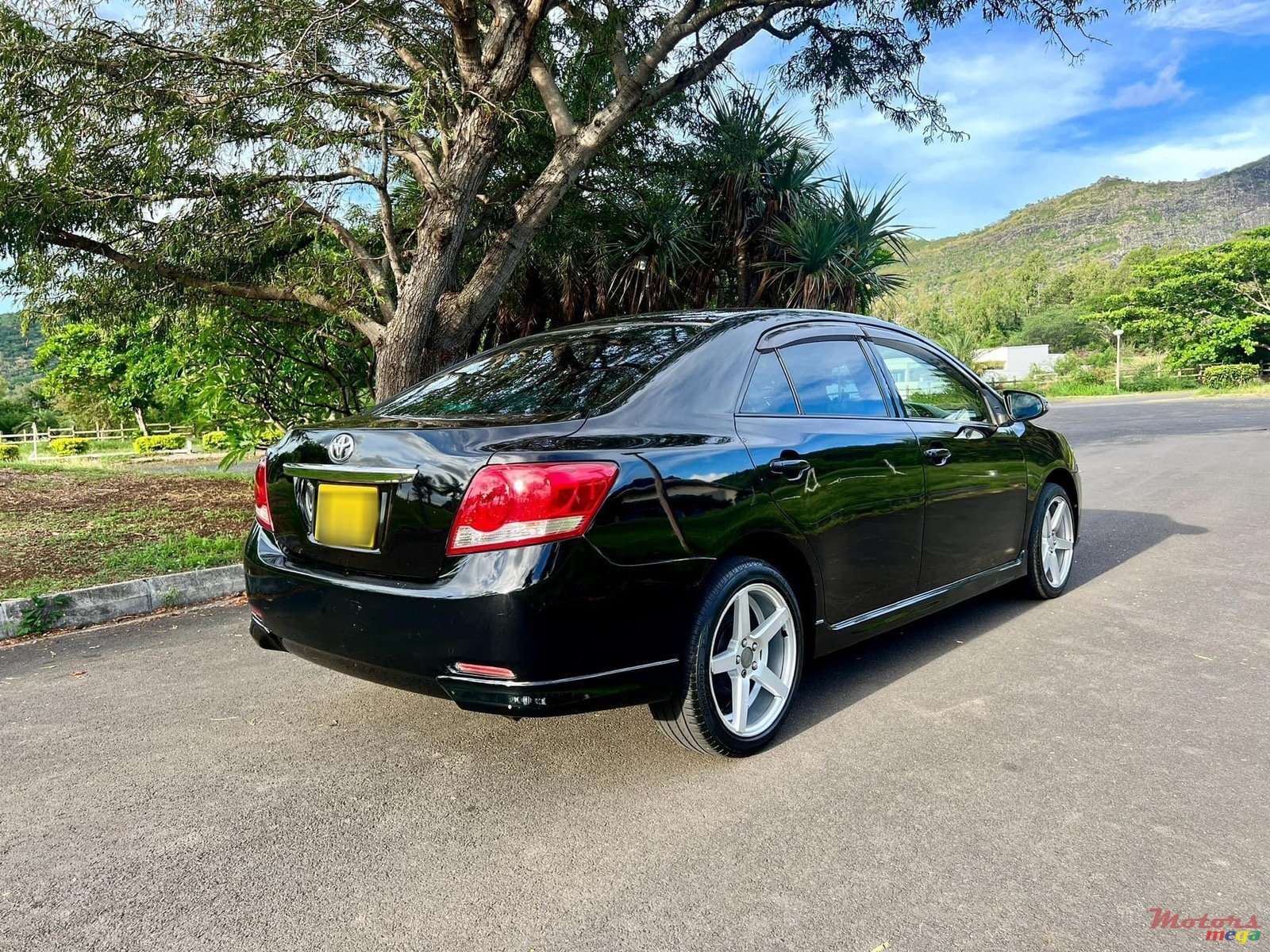 2011' Toyota Allion photo #3