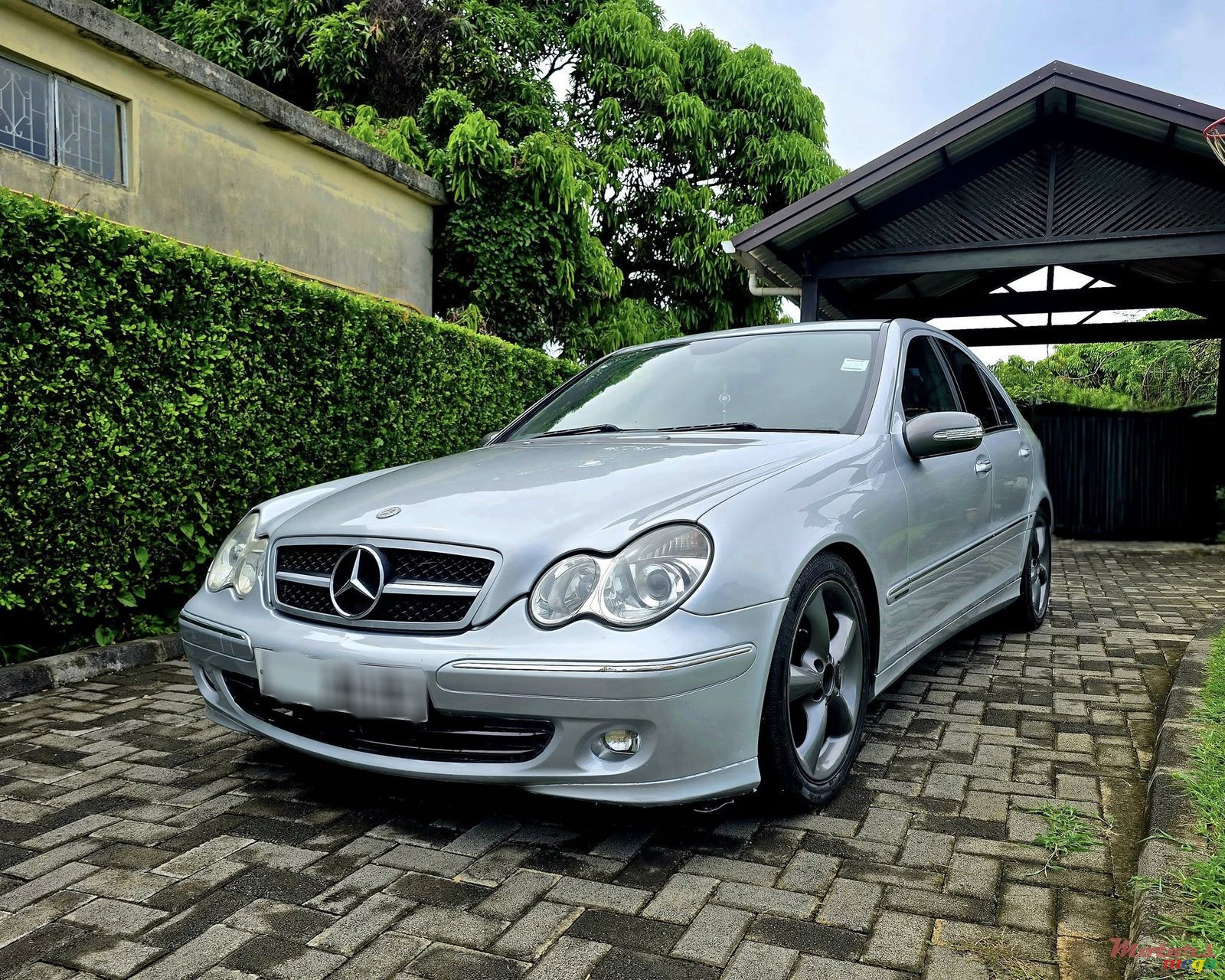 2005' Mercedes-Benz C 350 photo #2