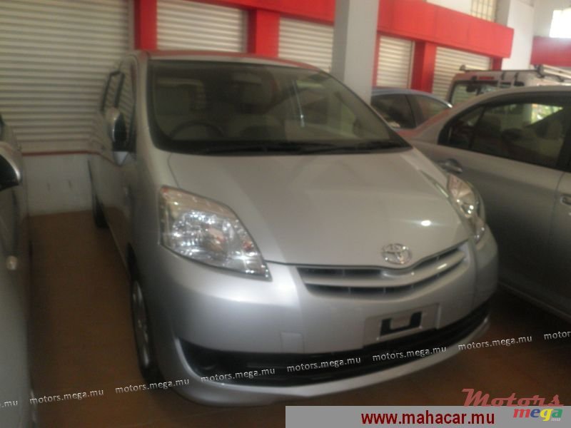 2010' Toyota Passo Sette 7 Seater photo #1