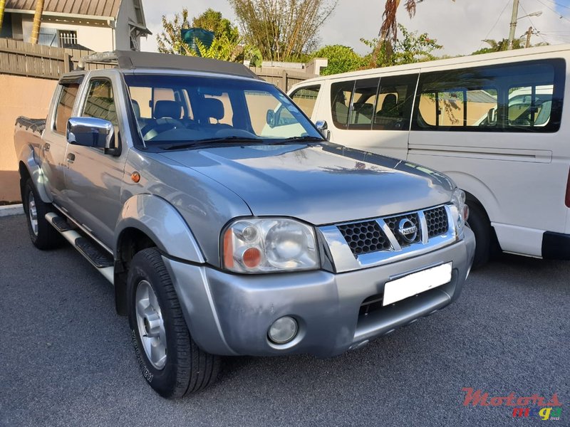 2010' Nissan Hardbody 4x4 photo #1