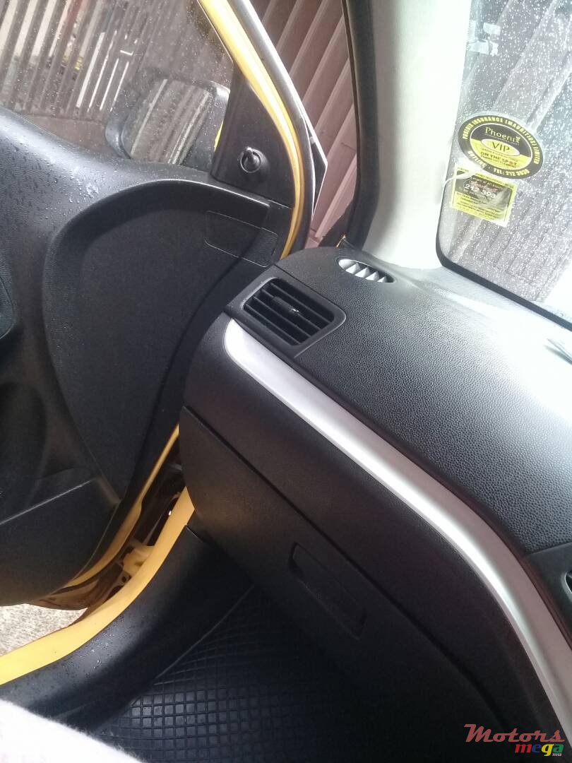 2011' Kia Picanto photo #5