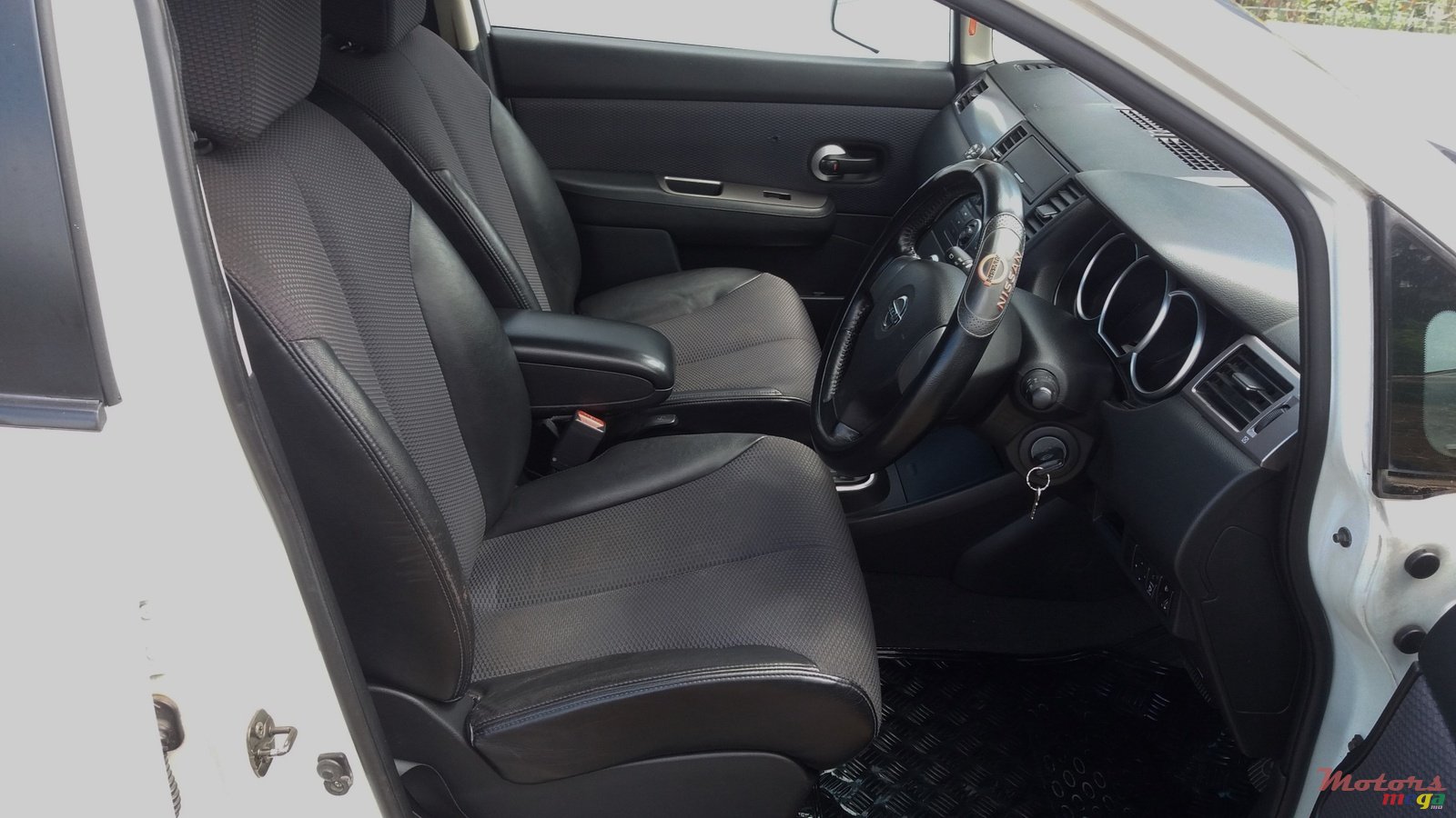 2006' Nissan Tiida photo #7