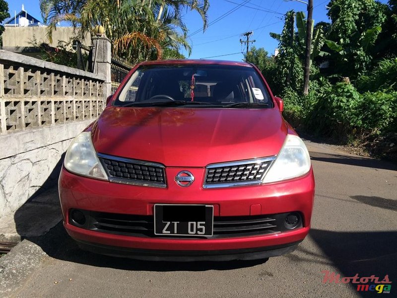 2005' Nissan Tiida photo #2