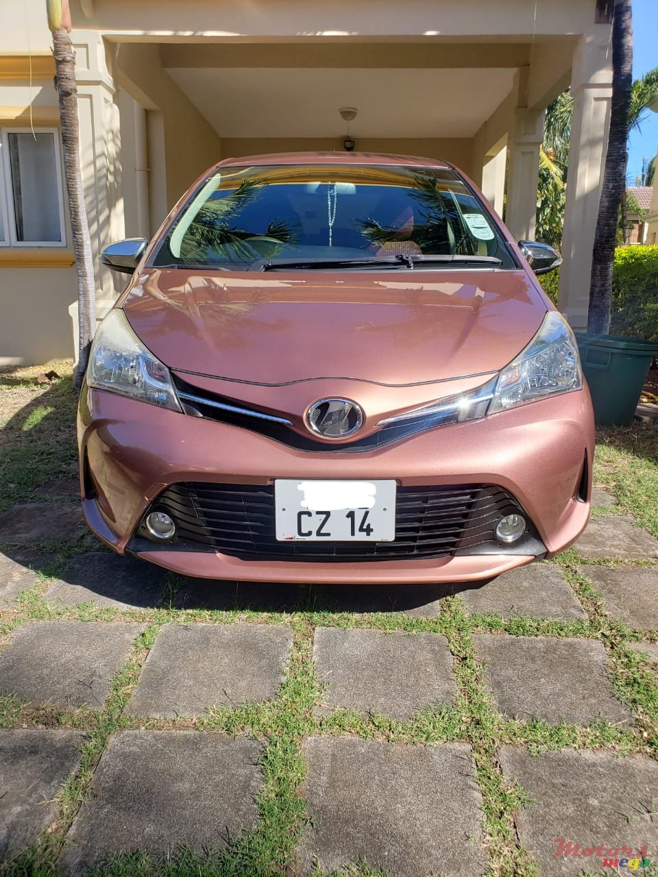 2014' Toyota Vitz photo #2