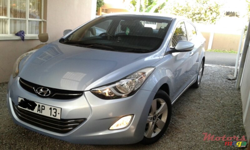 2013' Hyundai Elantra photo #2