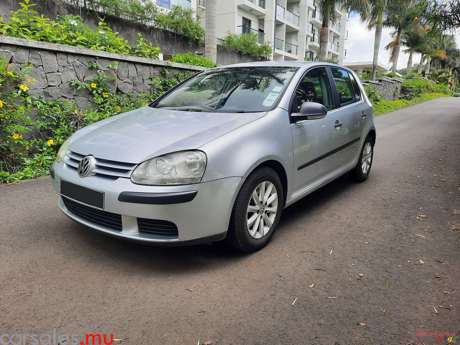 2009' Volkswagen Golf 1.4 Hatchback photo #3