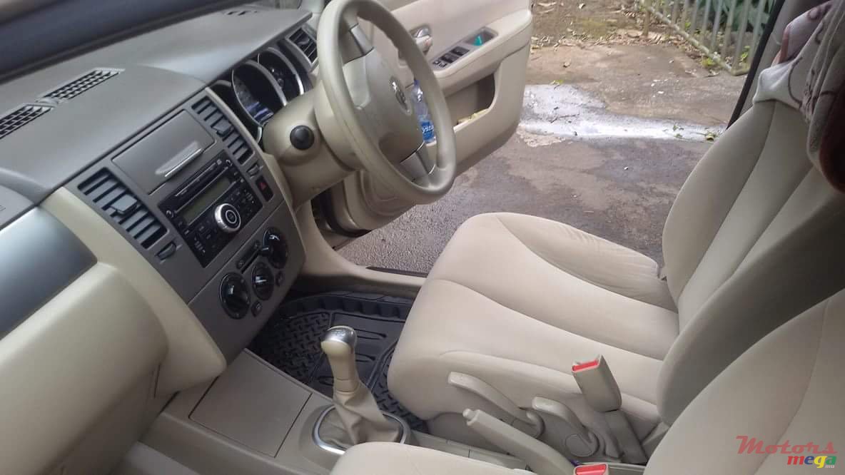 2012' Nissan Tiida photo #4