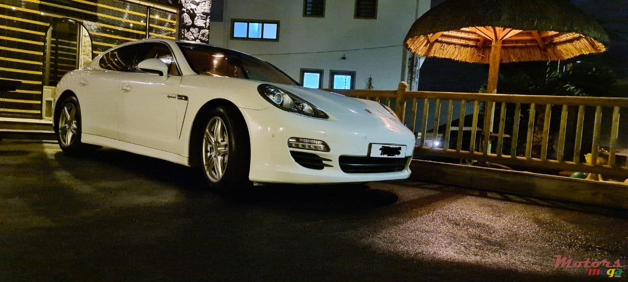 2012' Porsche Panamera photo #4