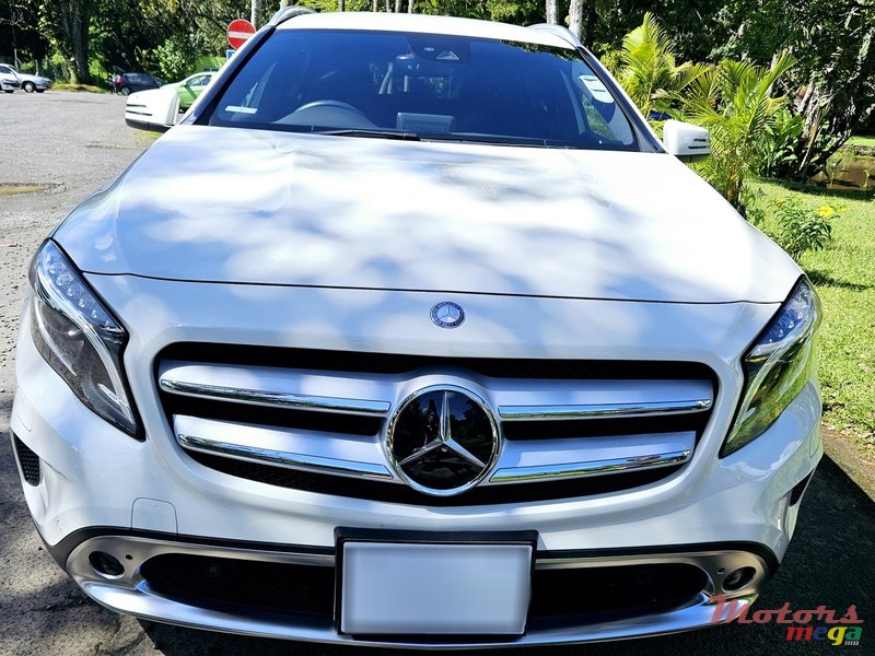 2016' Mercedes-Benz GLA 180 photo #2