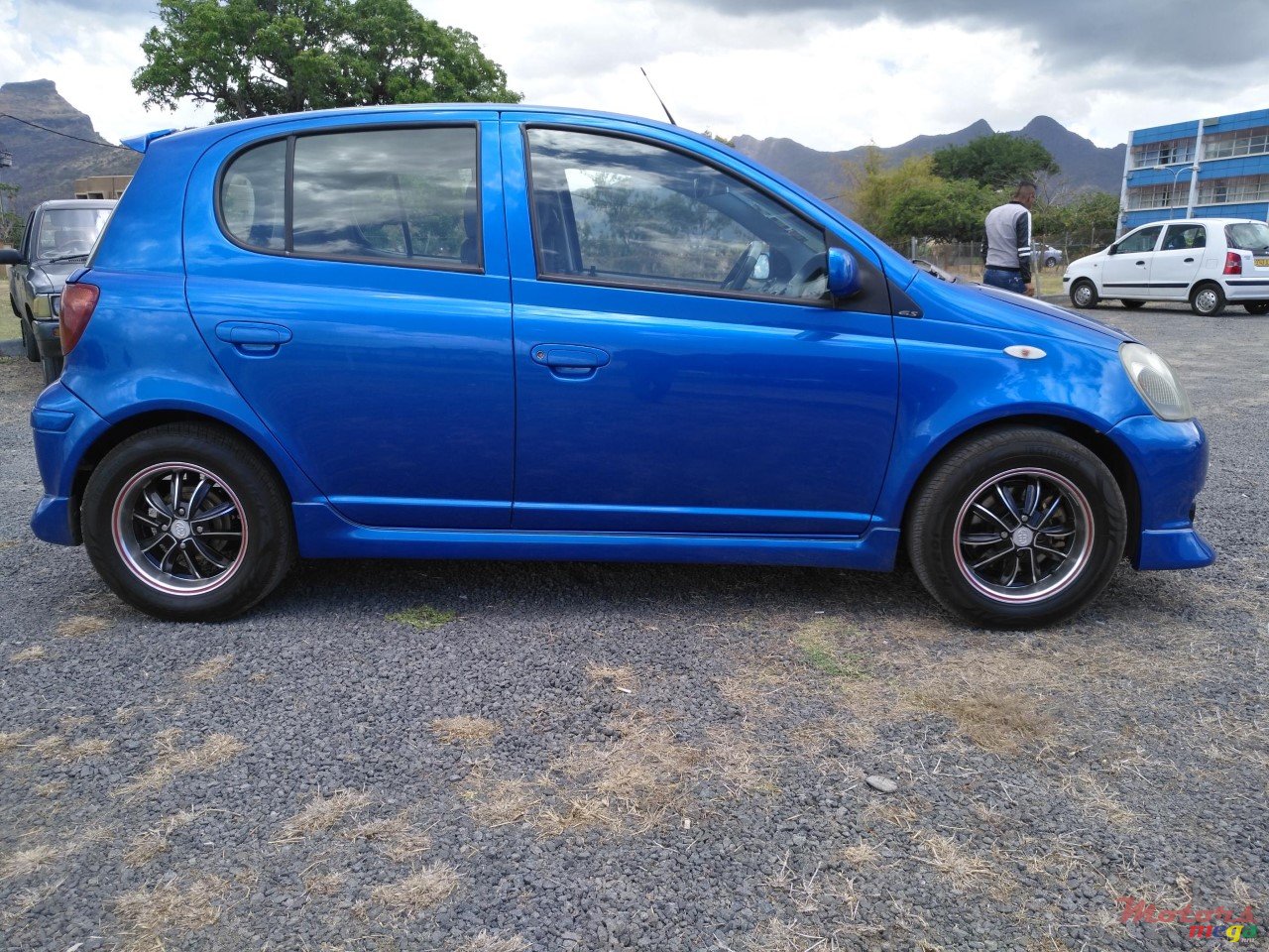 2001' Toyota Vitz photo #2