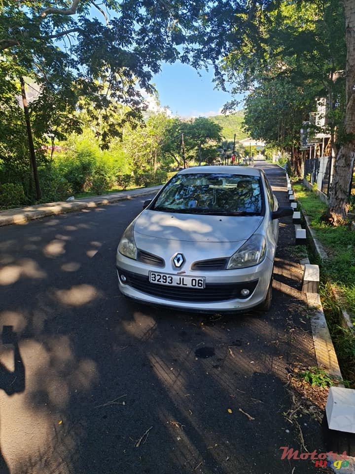 2006' Renault Clio photo #1