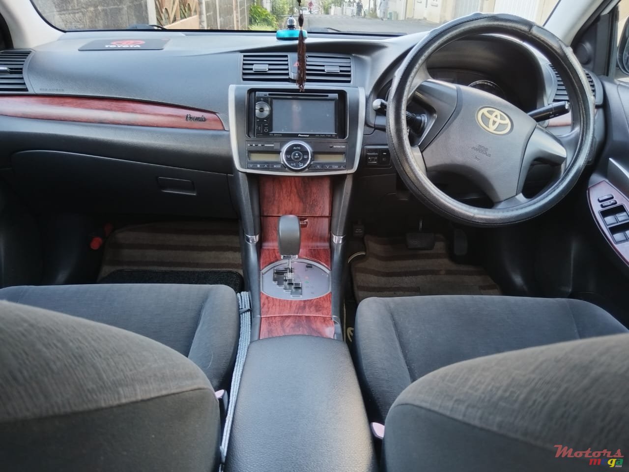 2009' Toyota Premio 1500cc photo #3