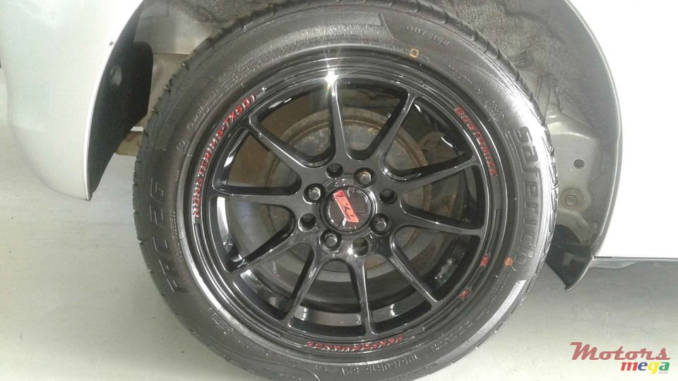 2016' Toyota Vitz photo #2