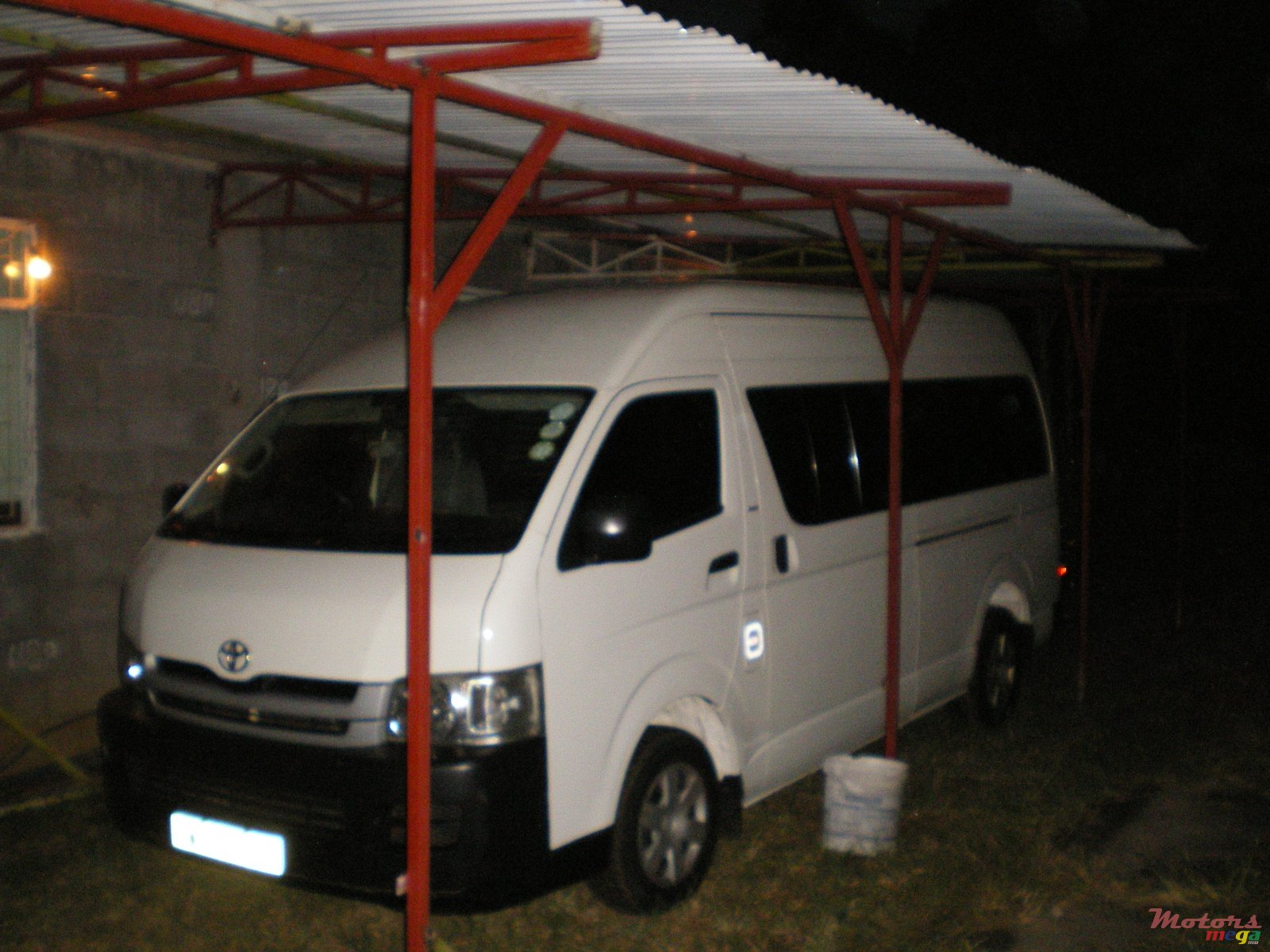 2007' Toyota HiAce Moteur D4D photo #1