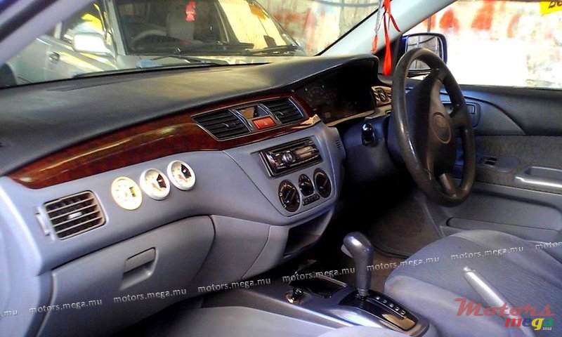 2001' Mitsubishi photo #4