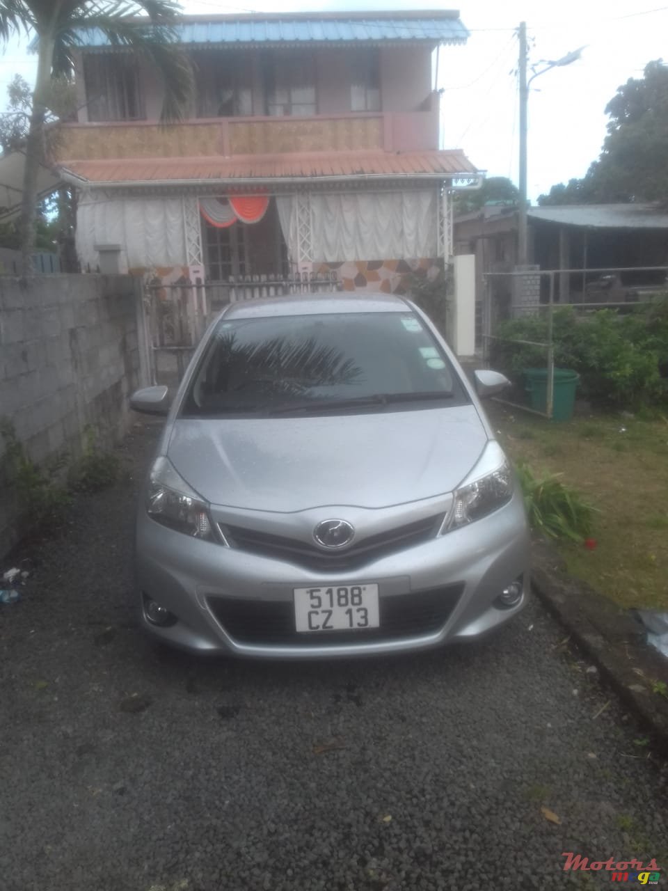 2013' Toyota Vitz photo #1