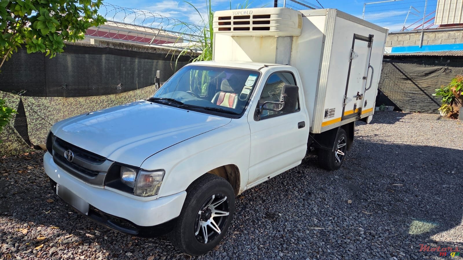 2002' Toyota Hilux photo #1