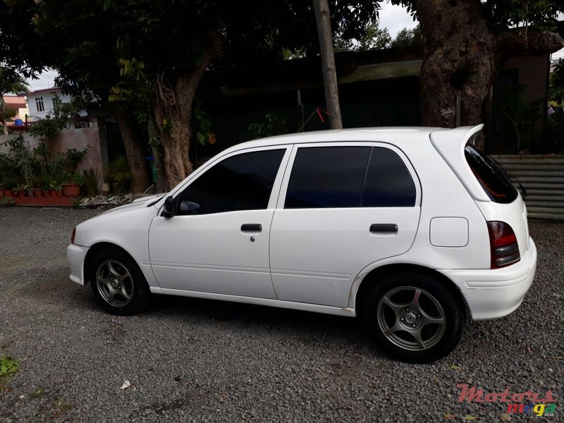 1998' Toyota Starlet Glanza photo #1