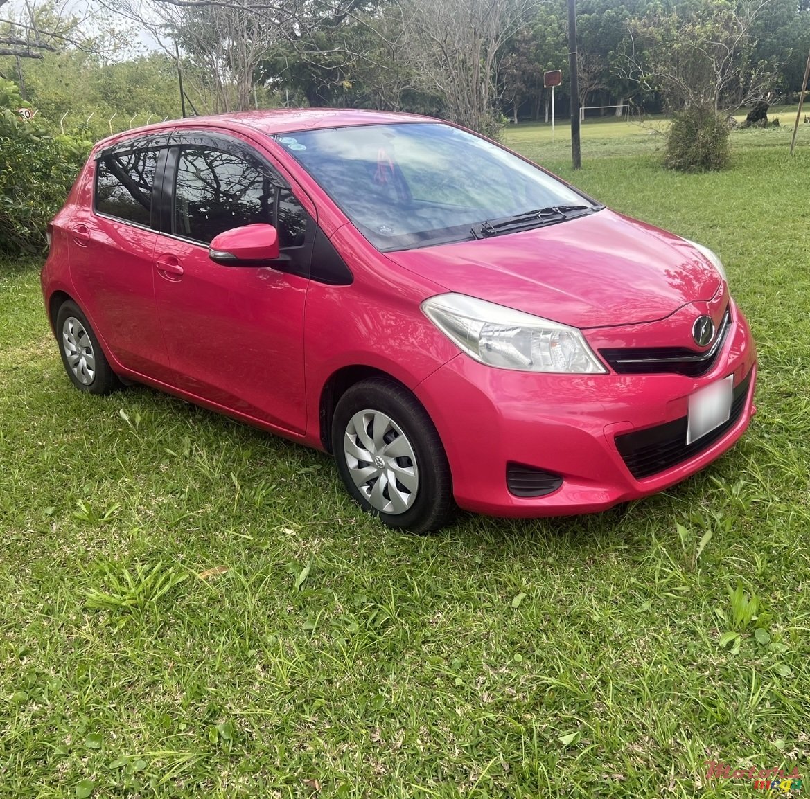 2011' Toyota Vitz photo #3