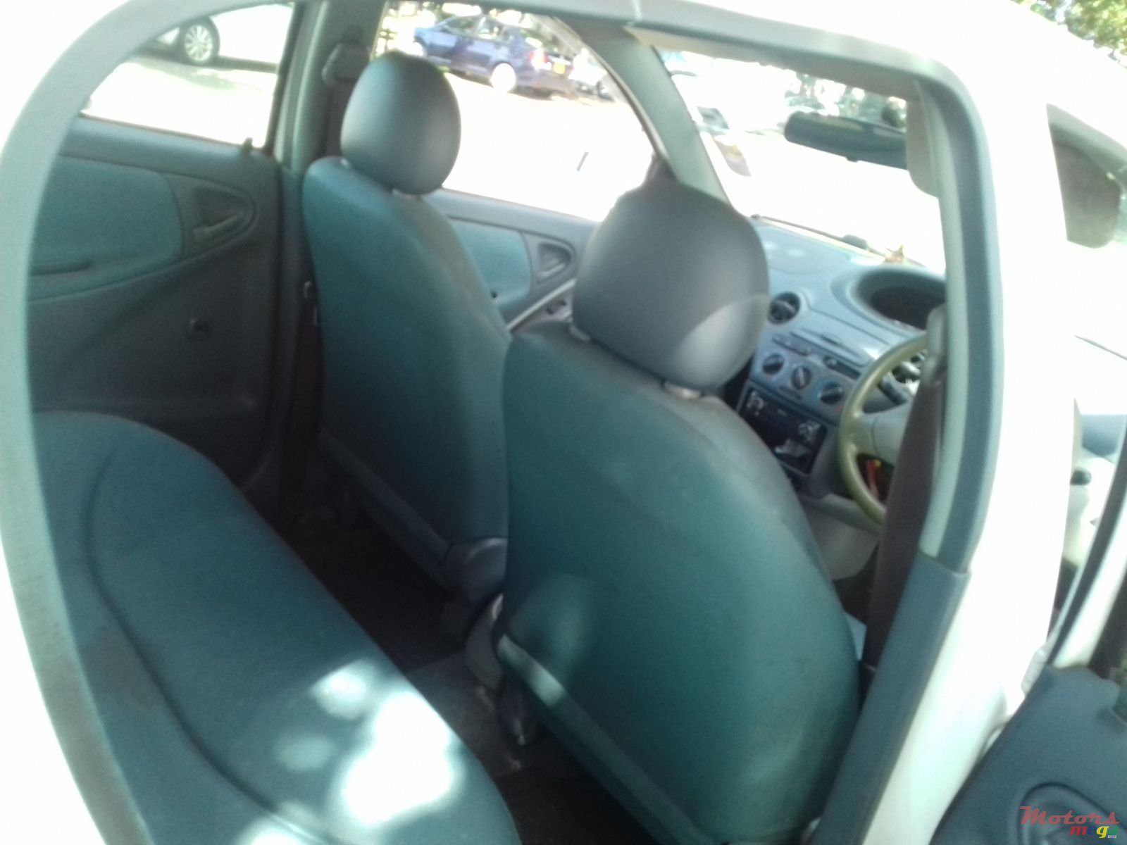 1999' Toyota Vitz photo #3