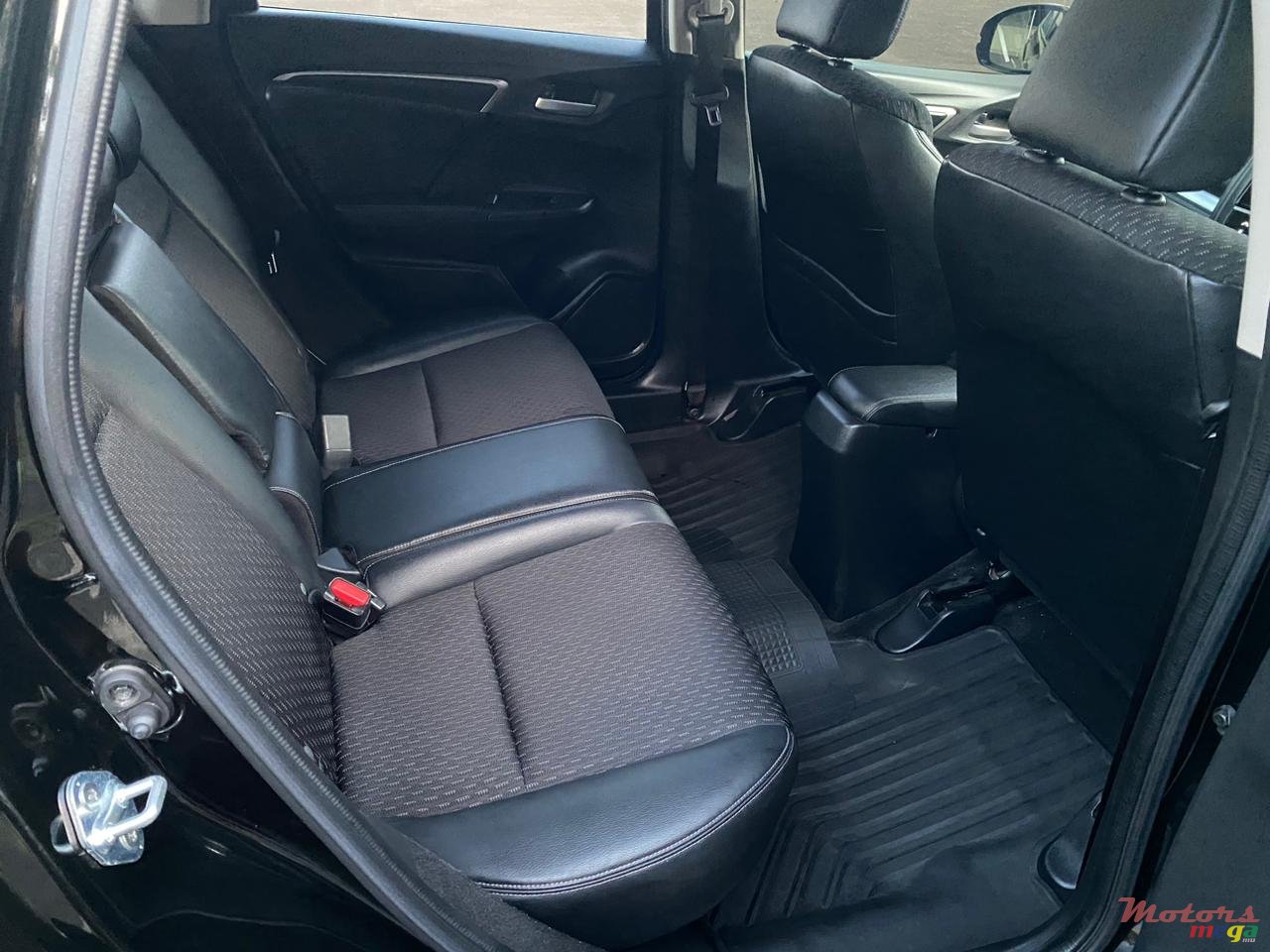 2014' Honda Fit Hybrid photo #3