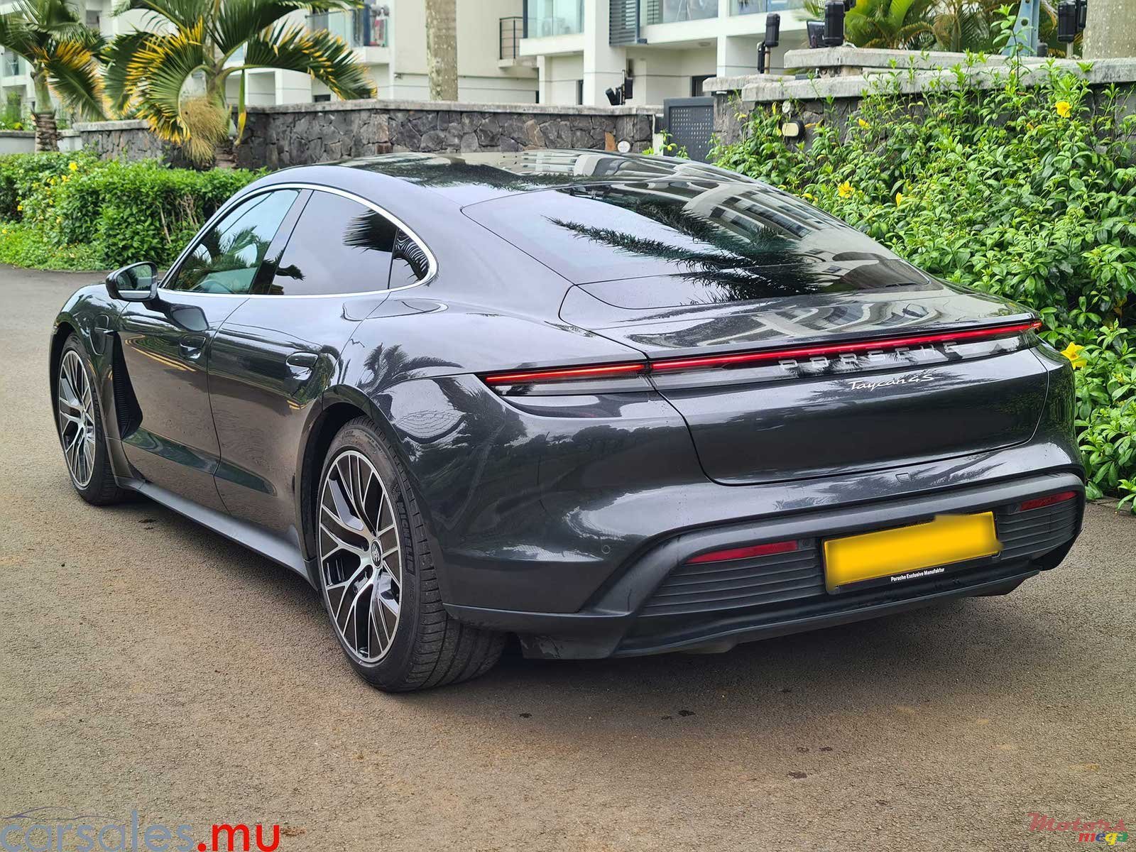 2022' Porsche Taycan 4 S photo #2