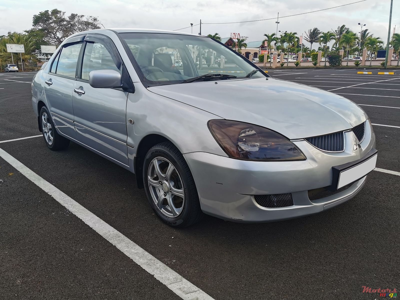 2005' Mitsubishi Lancer GLX 1.6 photo #2