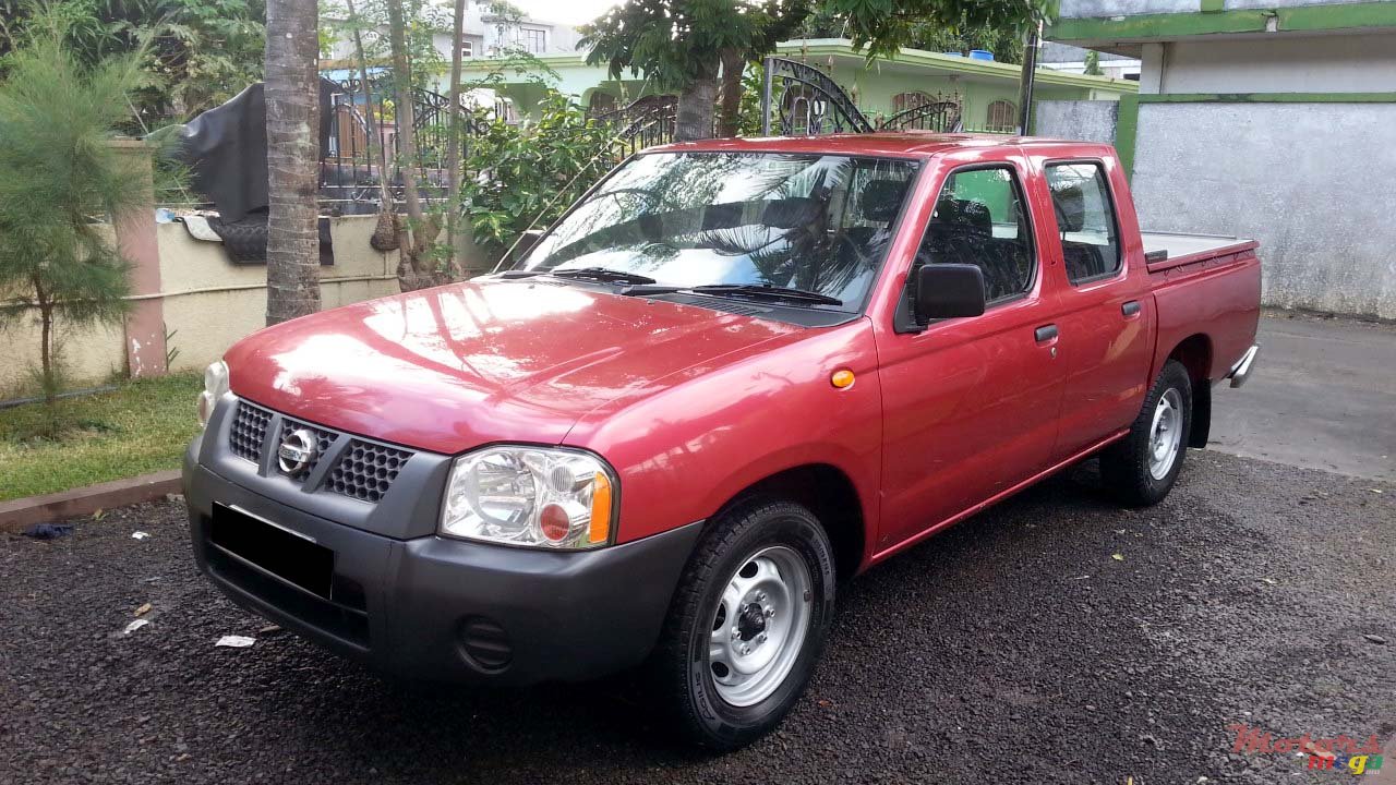 2009' Nissan Navara photo #1