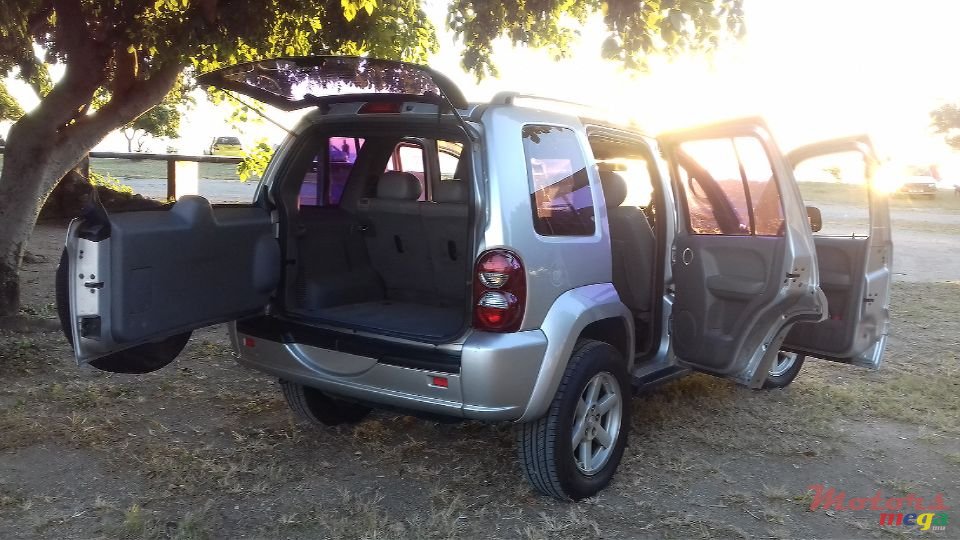 2007' Jeep Cherokee N/A photo #4