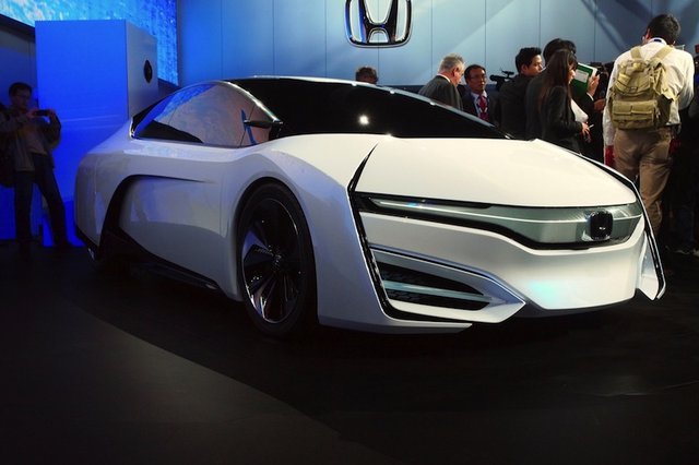 Honda FCEV Is the Hydrogen-Powered Spaceship We'll Be Piloting in 2015