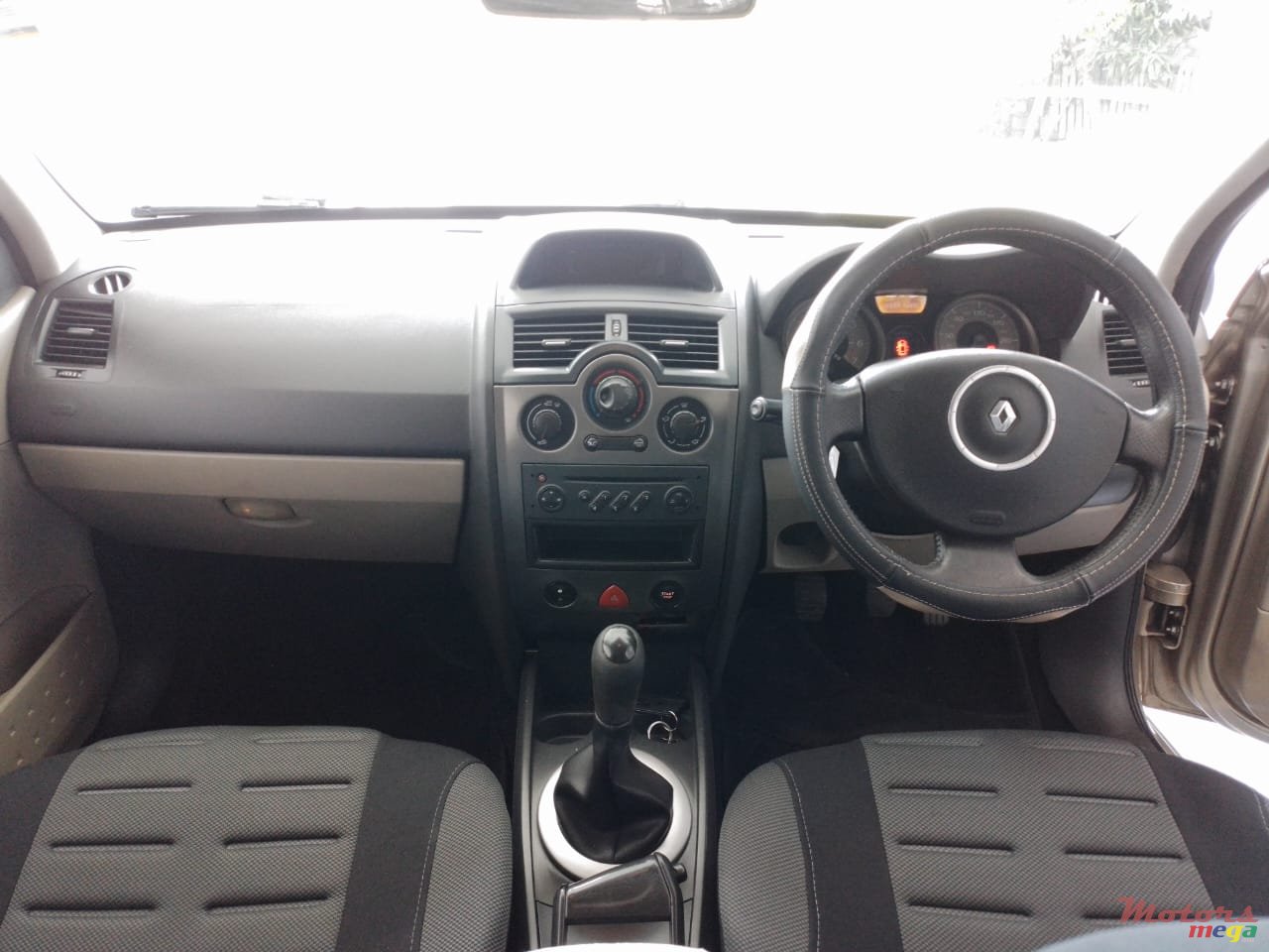 2007' Renault Megane photo #7