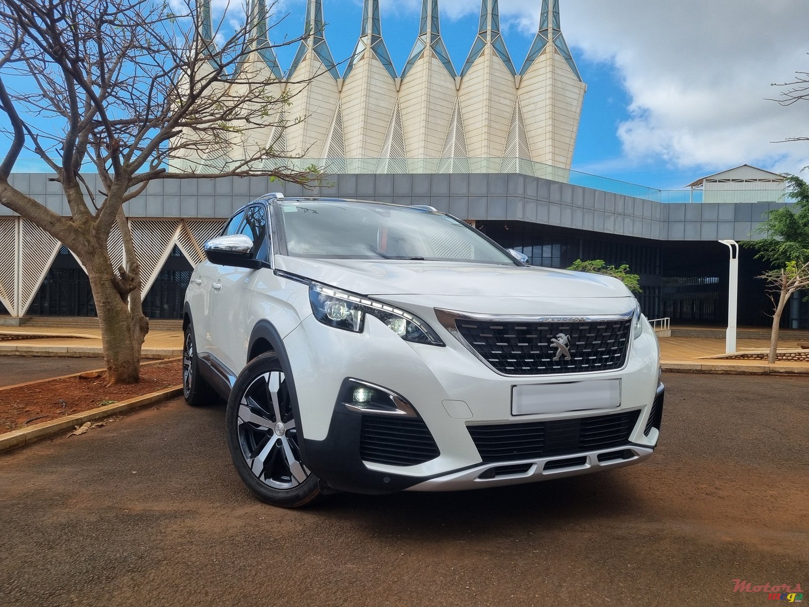 2018' Peugeot 3008 Allure photo #1