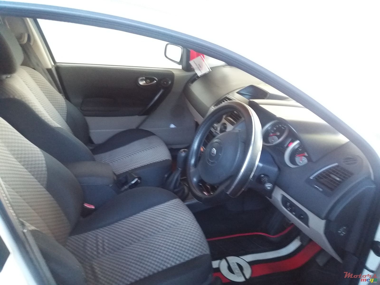 2006' Renault Megane photo #3