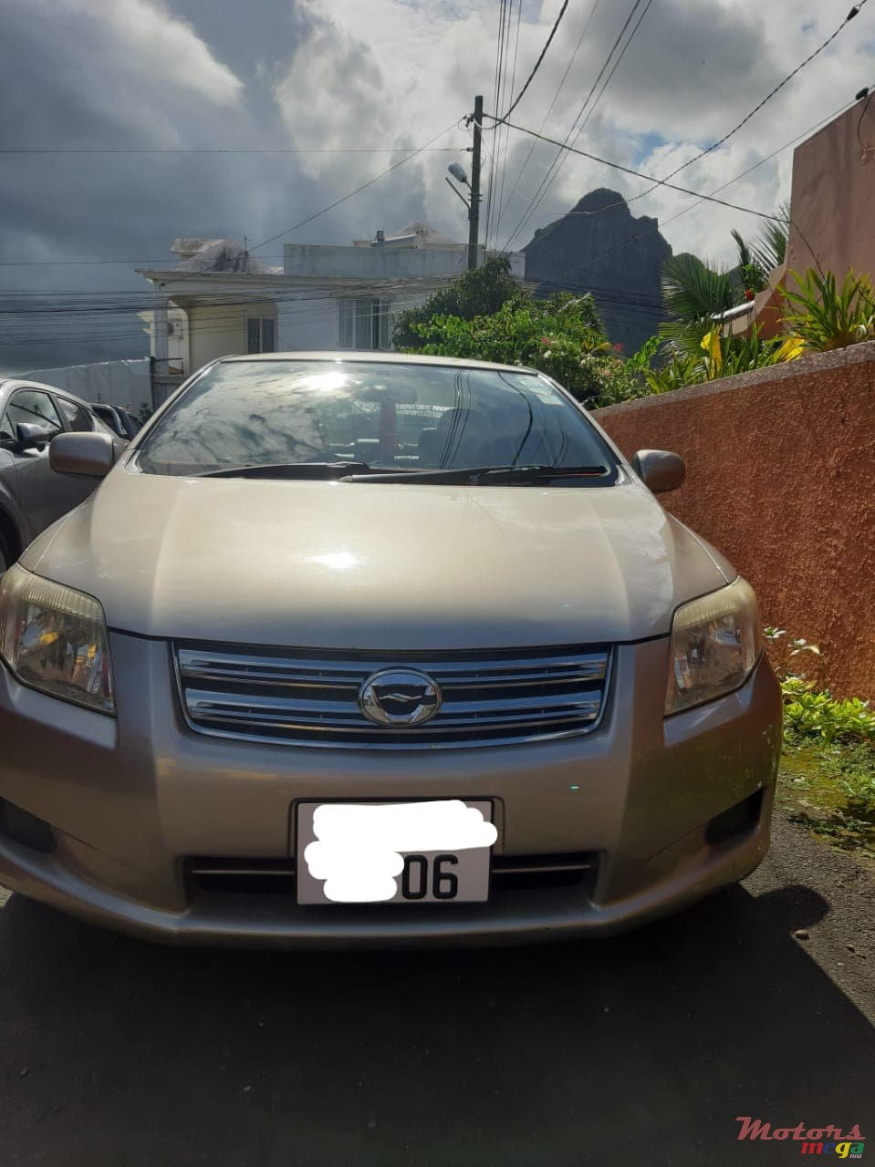 2006' Toyota Axio photo #2