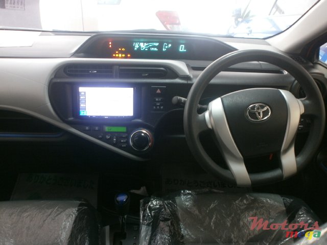 2013' Toyota Aurion Aqua photo #3