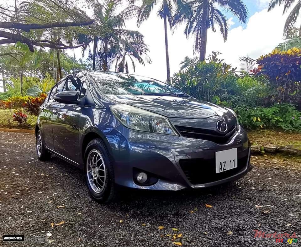 2011' Toyota Vitz photo #3