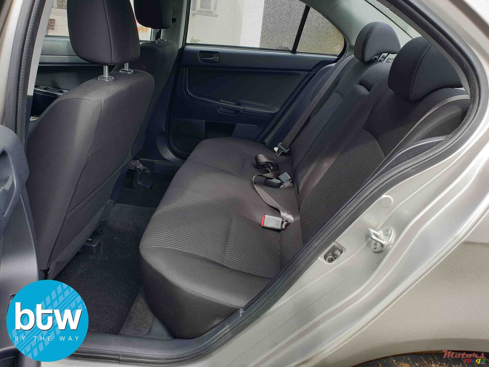 2015' Mitsubishi Lancer Ex photo #3