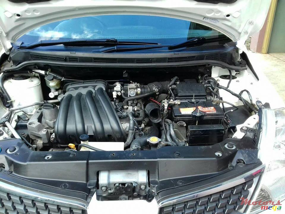 2007' Nissan Tiida SEDAN photo #4