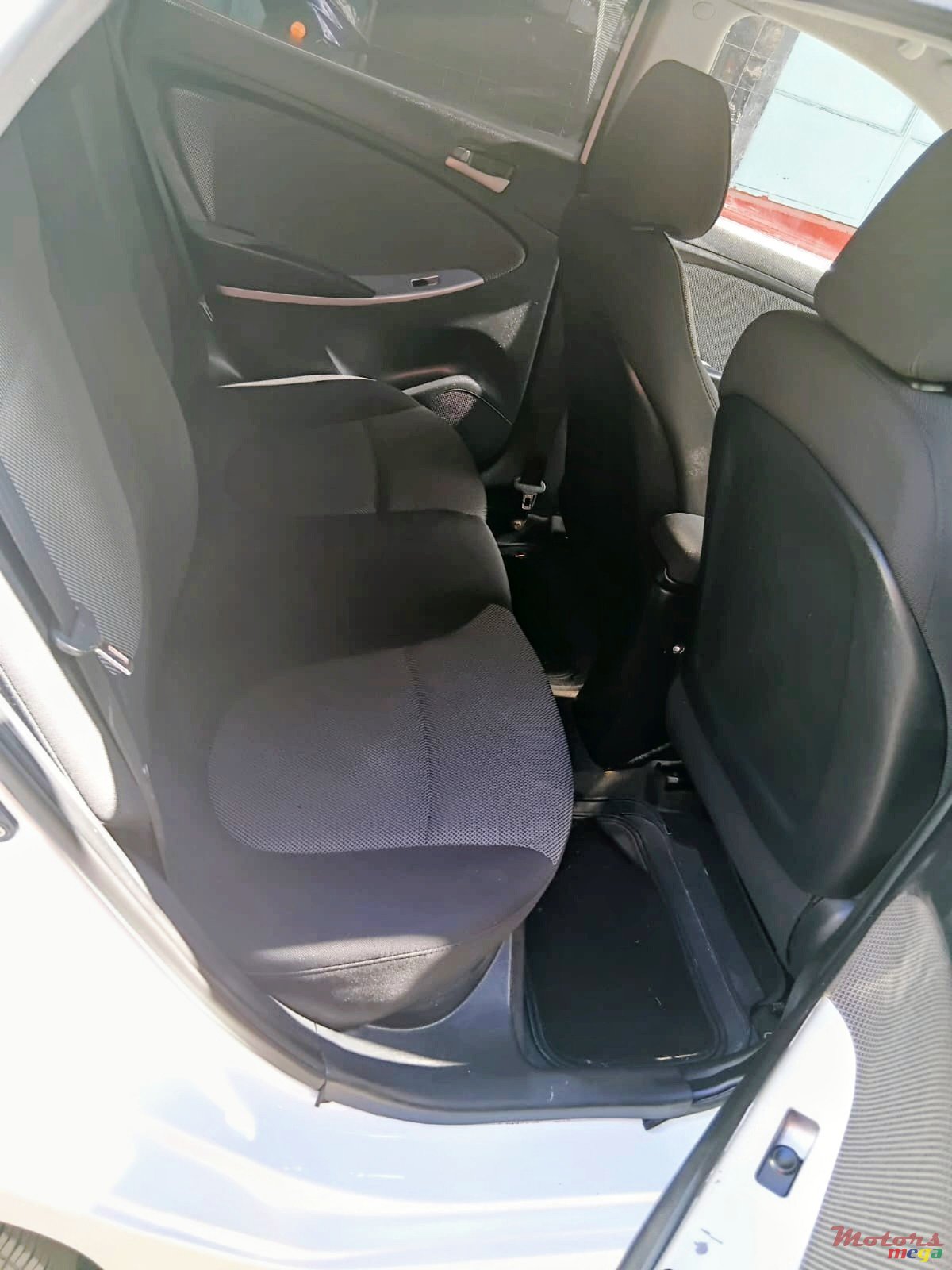 2012' Hyundai Accent photo #4