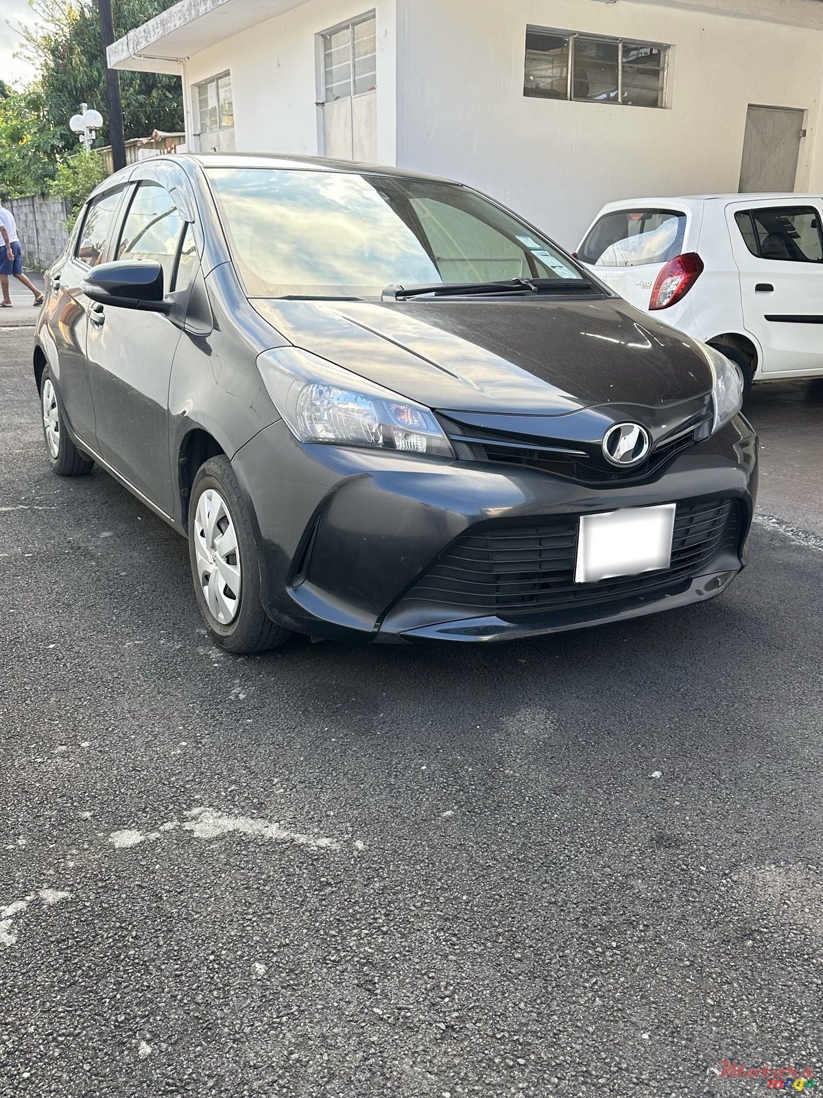 2016' Toyota Vitz photo #2