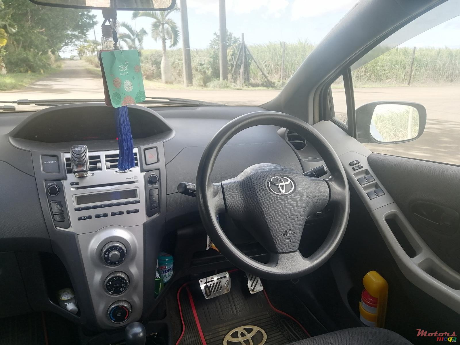 2005' Toyota Vitz photo #3