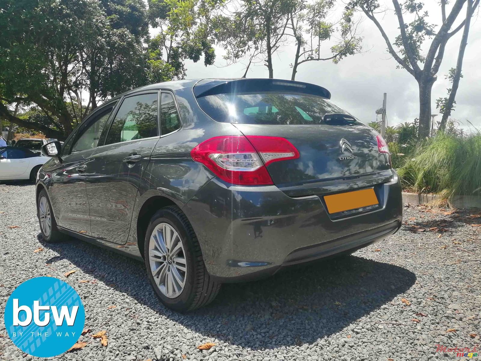 2013' Citroen C4 photo #2