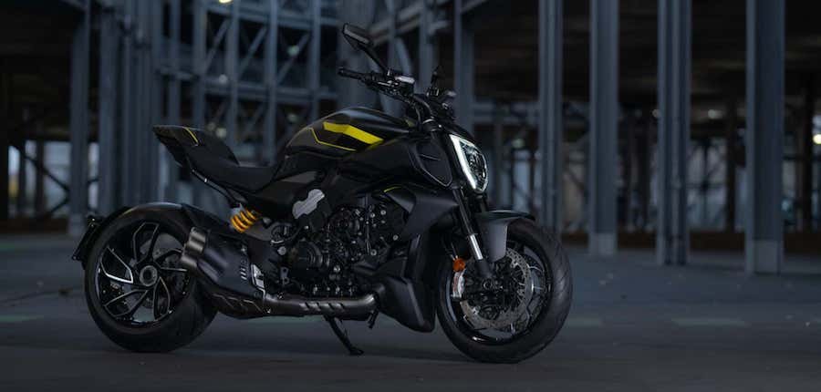 Ducati’s Diavel V4 Goes Stealthy With Black Roadster Livery