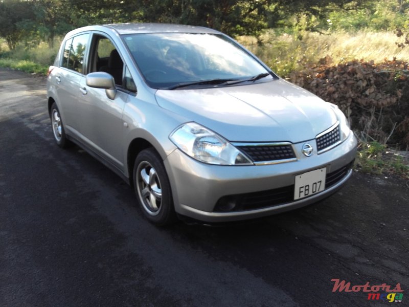 2007' Nissan Tiida Hatchback photo #2