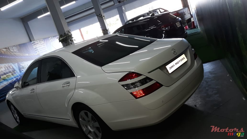 2009' Mercedes-Benz S 320 photo #2