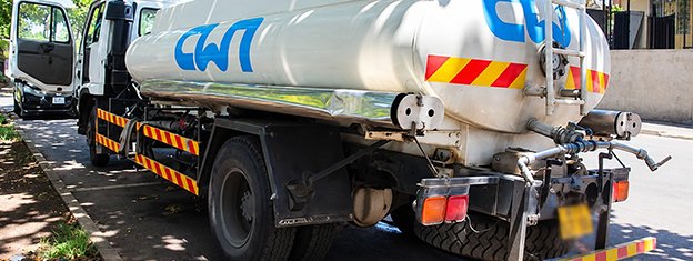 Pénurie d’eau : la hotline 170 de la CWA submergée par plus de 2 000 appels, les camions-citernes en première ligne